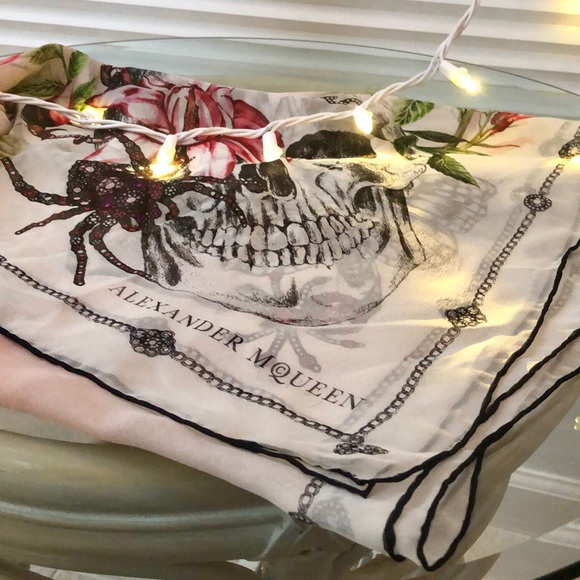 Alexander McQueen Accessories - Alexander McQueen Wild Botanical Skull Scarf